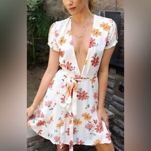 Privacy Please Minden Floral Deep V-Neck Mini‎ Dress - M